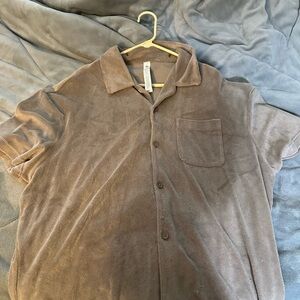 ALO Yoga Men's Taupe Casual Button Down Shirt